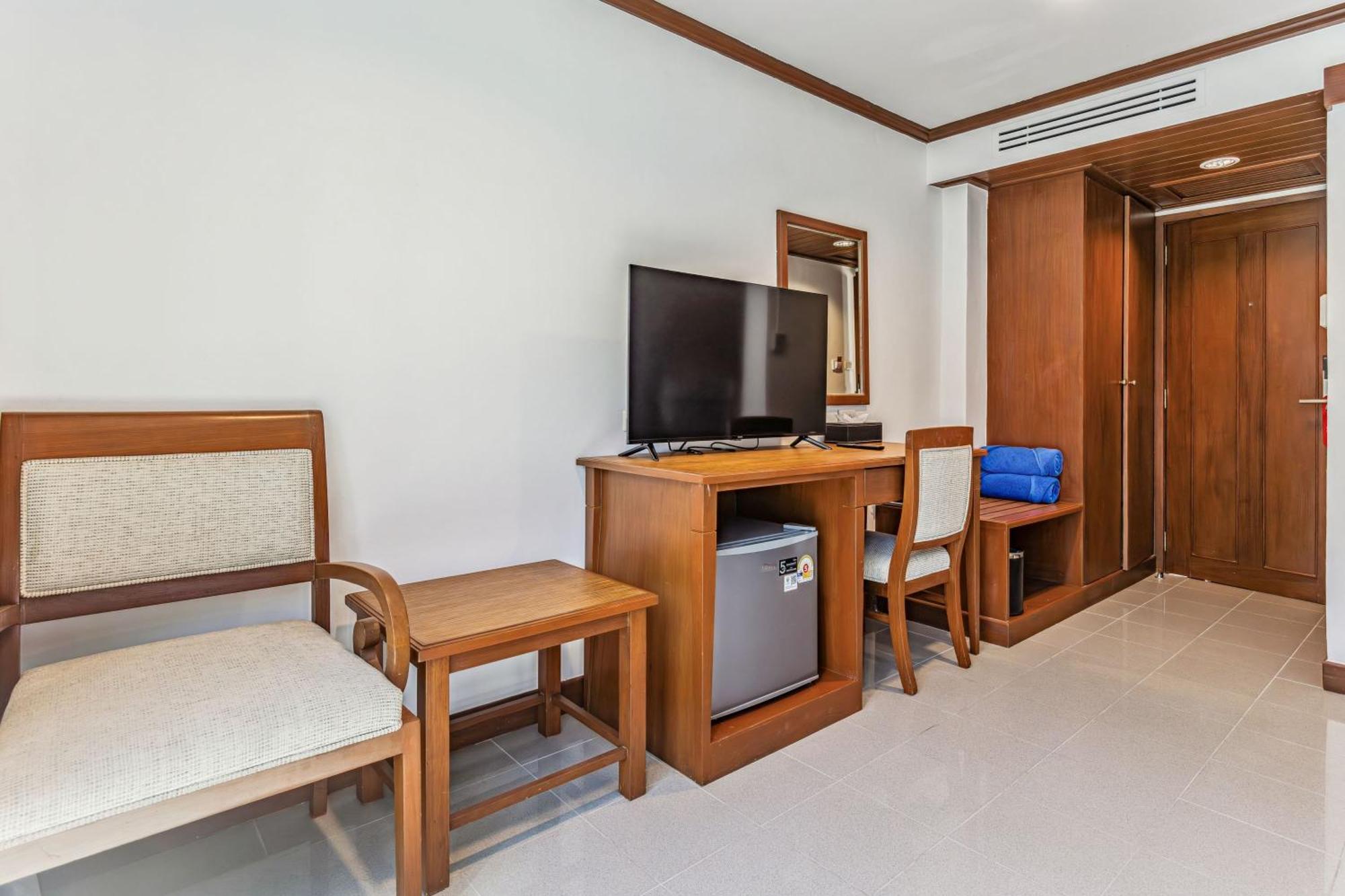 Rattana Beach Hotel Karon Quarto foto